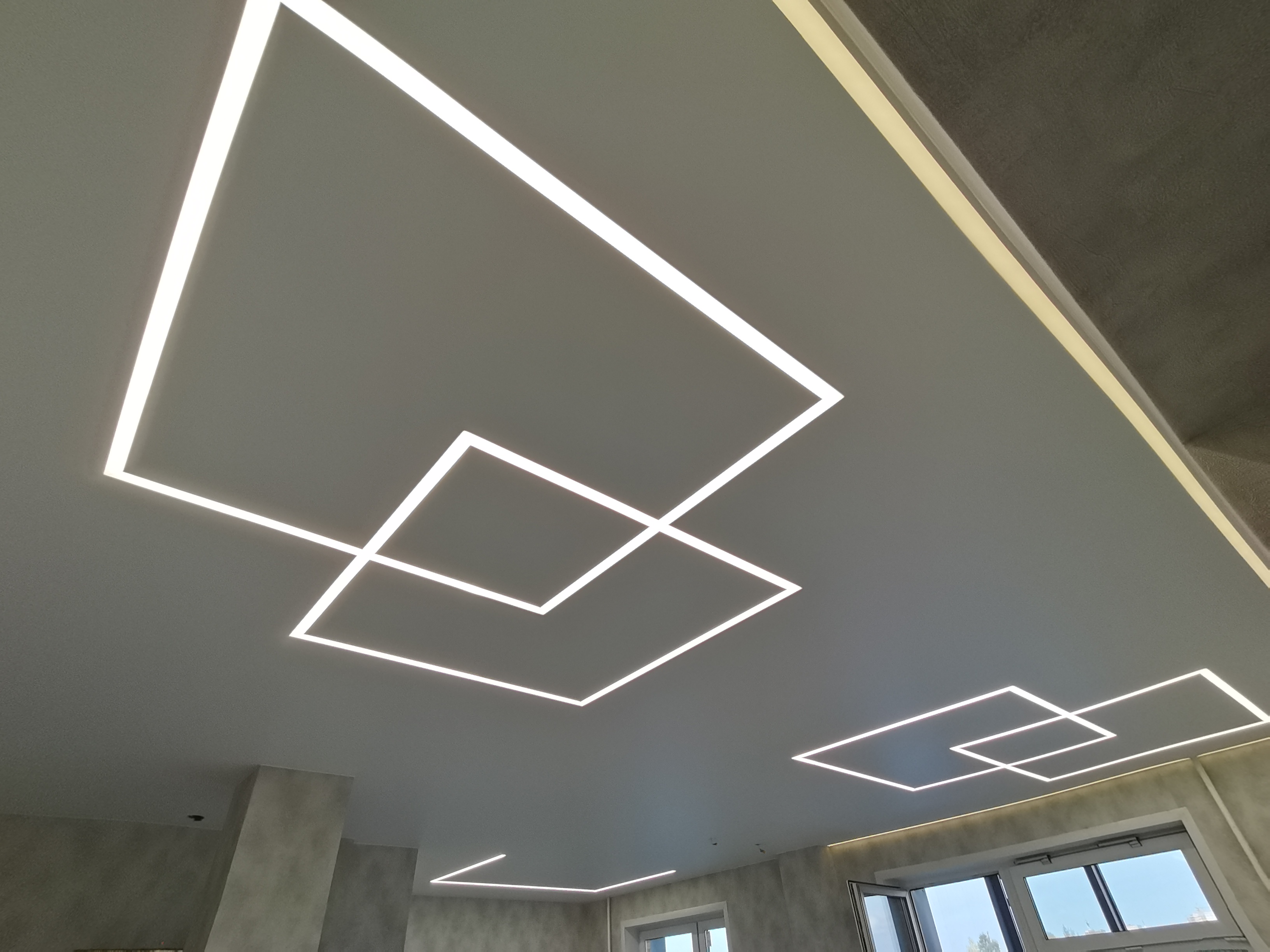 Натяжные потолки